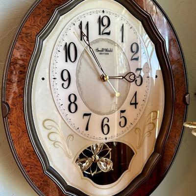 Deco - Small World Clock - Musical motion clock