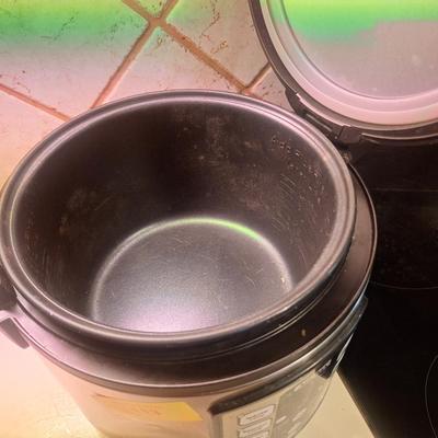 Sale Photo Thumbnail #22: Rice cooker, clean and working.has a small dent- see just under where the auction sticker is.