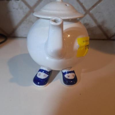 Sale Photo Thumbnail #109: Carlton/ Price Kensington walking ware teapot