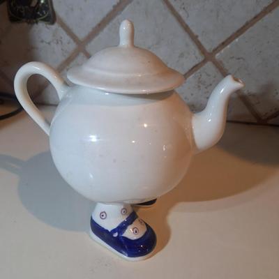 Sale Photo Thumbnail #110: Carlton/ Price Kensington walking ware teapot
