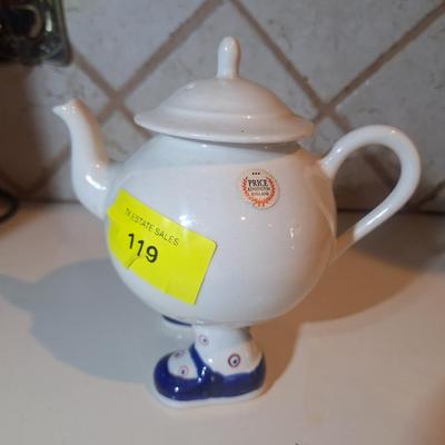 Sale Photo Thumbnail #107: Carlton/ Price Kensington walking ware teapot