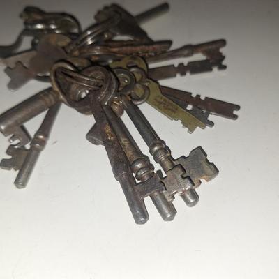 Sale Photo Thumbnail #166: Mixed lot of skeleton keys- do you have an antique cabinet with no key- maybe one of these will work on it.