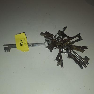 Sale Photo Thumbnail #167: Mixed lot of skeleton keys- do you have an antique cabinet with no key- maybe one of these will work on it.