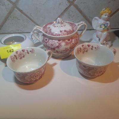 Sale Photo Thumbnail #187: sugarbowl, 2 teacups, a salt and pepper shaker and other bowl