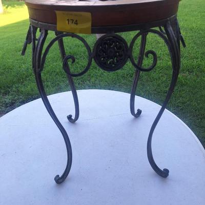 Sale Photo Thumbnail #310: medium size plant stand