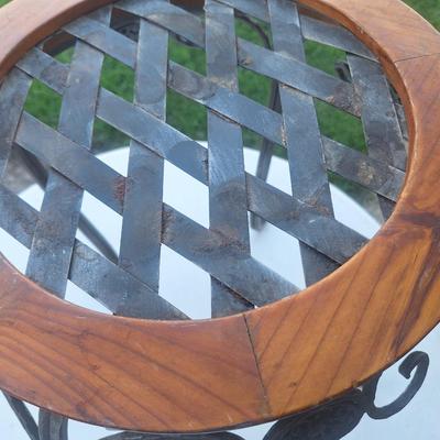 Sale Photo Thumbnail #312: medium size plant stand