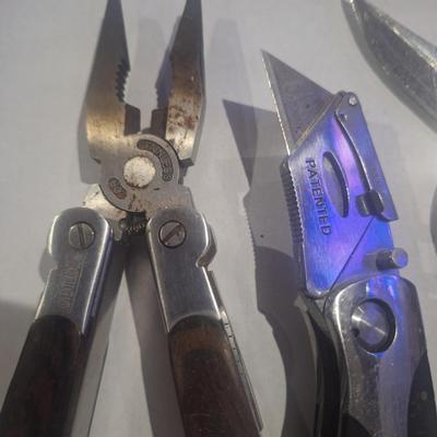 Sale Photo Thumbnail #362: notice a little bit of rust on the one half open one on the end