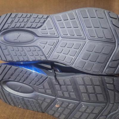 Sale Photo Thumbnail #371: Mens Puma sneakers size 10