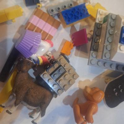 Sale Photo Thumbnail #397: Lego pieces with a couple of minifigs