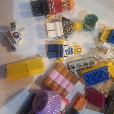 Sale Photo Thumbnail #396: Lego pieces with a couple of minifigs