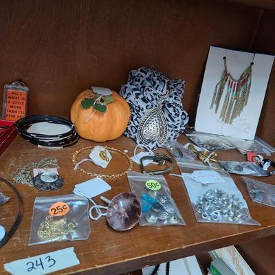 Sale Photo Thumbnail #491: jewelry and other items