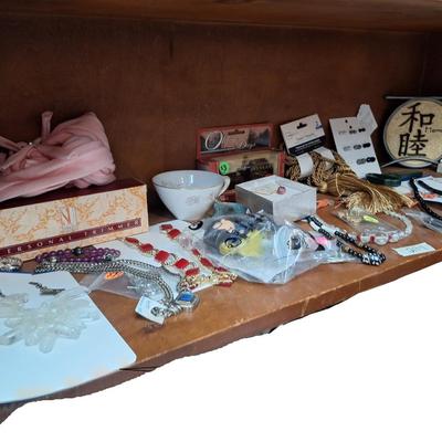Sale Photo Thumbnail #493: jewelry and other items