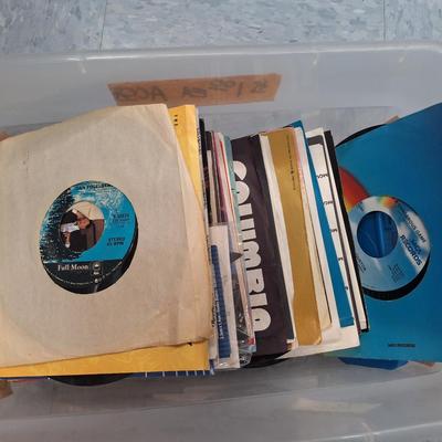 Sale Photo Thumbnail #514: bundle of 45 records