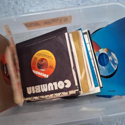 Sale Photo Thumbnail #517: bundle of 45 records