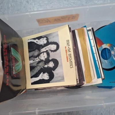 Sale Photo Thumbnail #516: bundle of 45 records