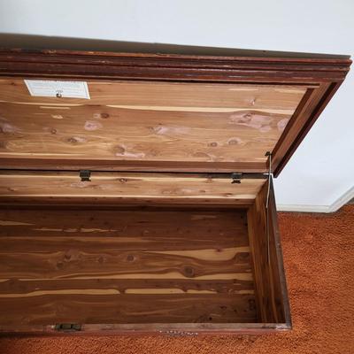 LOT 7B: Antique Hill-Hoel Mfg. Co. Red Cedar Storage Chest