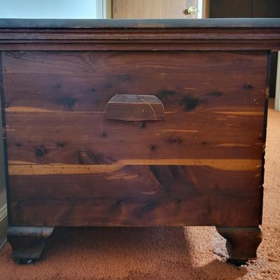 LOT 7B: Antique Hill-Hoel Mfg. Co. Red Cedar Storage Chest