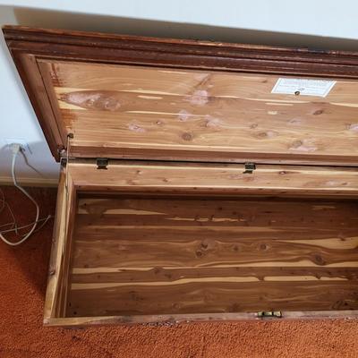 LOT 7B: Antique Hill-Hoel Mfg. Co. Red Cedar Storage Chest