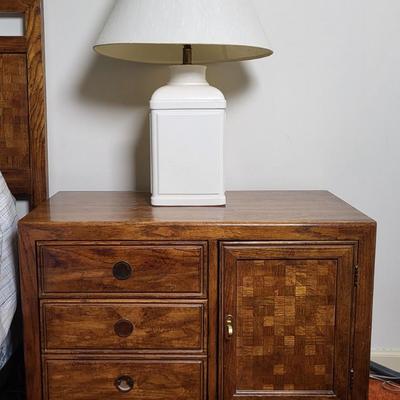 LOT 8B: Thomasville Queen Bed with Matching End Tables and Lamps