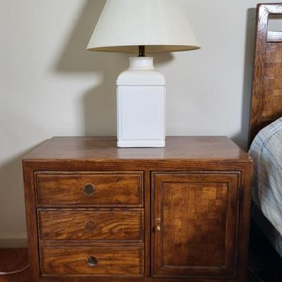 LOT 8B: Thomasville Queen Bed with Matching End Tables and Lamps
