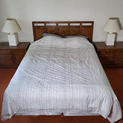 LOT 8B: Thomasville Queen Bed with Matching End Tables and Lamps