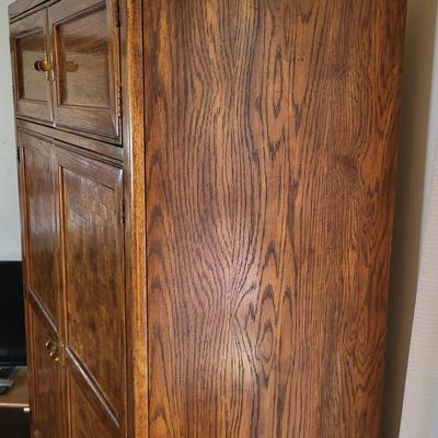 LOT 9B: Thomasville Standing Dresser