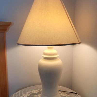 LOT 15B: Broyhill Queen Bed and Matching Nightstand with Pair of Lamps