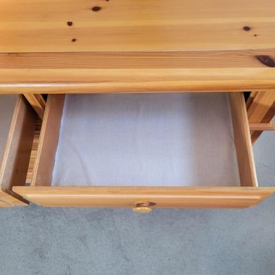 LOT 16B: Broyhill Six Drawer Vanity and Lamp