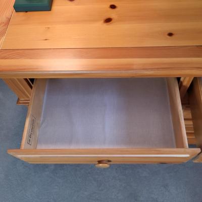 LOT 16B: Broyhill Six Drawer Vanity and Lamp