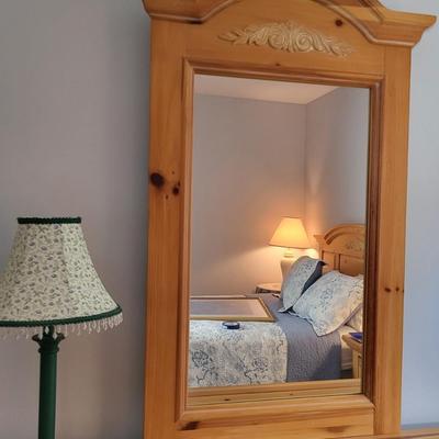 LOT 16B: Broyhill Six Drawer Vanity and Lamp