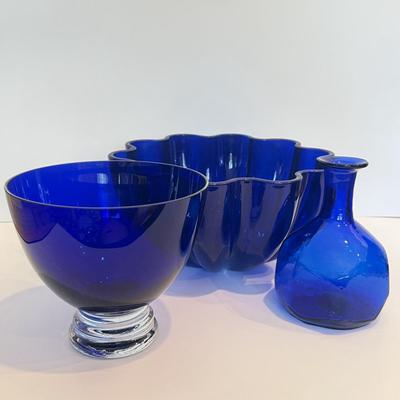 LOT 49F: Vintage Blue Glassware