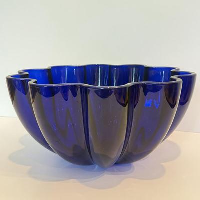 LOT 49F: Vintage Blue Glassware