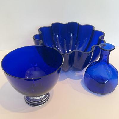 LOT 49F: Vintage Blue Glassware