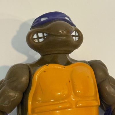 LOT 59F: 1980s Masters of the Universe & TMNT Toys