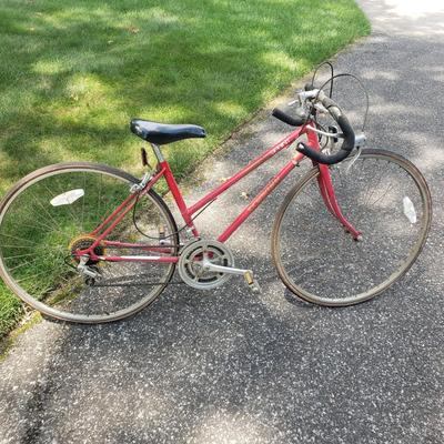 LOT 67G: Diamonback Outlook and Schwinn Sprint Touring Mountain Bikes