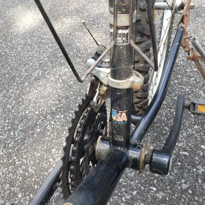 LOT 67G: Diamonback Outlook and Schwinn Sprint Touring Mountain Bikes