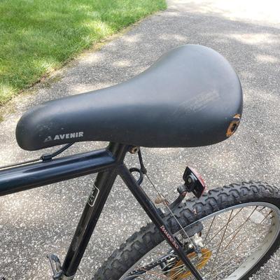 LOT 67G: Diamonback Outlook and Schwinn Sprint Touring Mountain Bikes