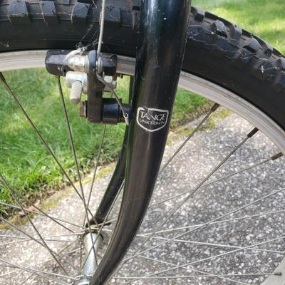 LOT 67G: Diamonback Outlook and Schwinn Sprint Touring Mountain Bikes