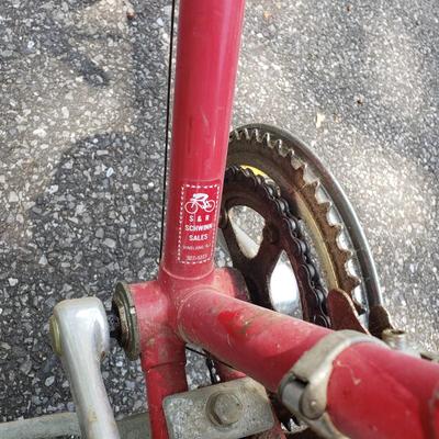 LOT 67G: Diamonback Outlook and Schwinn Sprint Touring Mountain Bikes
