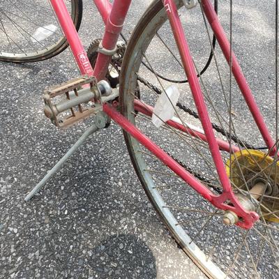 LOT 67G: Diamonback Outlook and Schwinn Sprint Touring Mountain Bikes