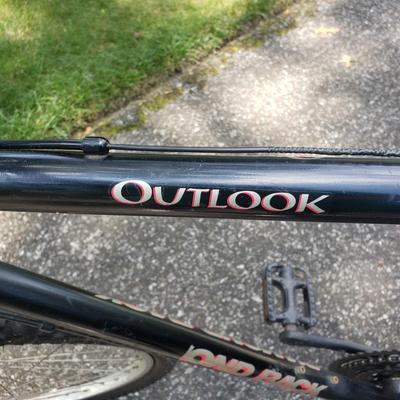 LOT 67G: Diamonback Outlook and Schwinn Sprint Touring Mountain Bikes