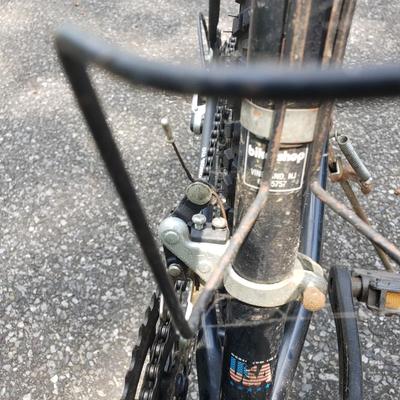 LOT 67G: Diamonback Outlook and Schwinn Sprint Touring Mountain Bikes