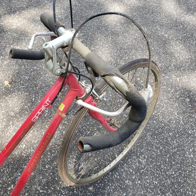 LOT 67G: Diamonback Outlook and Schwinn Sprint Touring Mountain Bikes