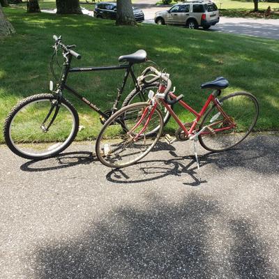 LOT 67G: Diamonback Outlook and Schwinn Sprint Touring Mountain Bikes