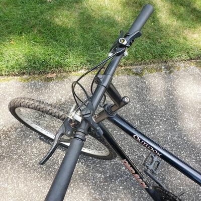LOT 67G: Diamonback Outlook and Schwinn Sprint Touring Mountain Bikes