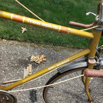 LOT 68G: Set of Vintage Bikes; Free Spirit Ten Speed and Greenbriar with Rear Rack