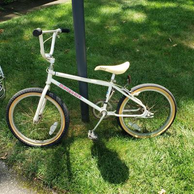 LOT 69G: Vintage 1986 Mongoose Californian BMX Bike