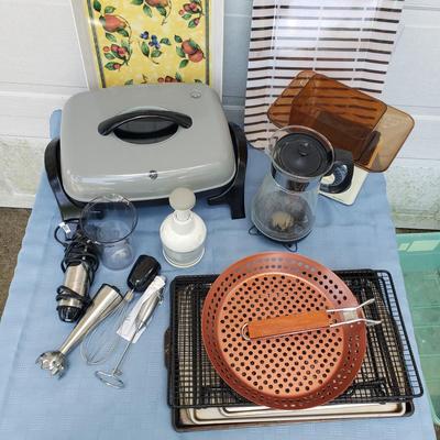 LOT 73G: Kitchenware Assortment; Royal Doulton, Pyrex, Farberware, Cuisinart, Corningware, and More