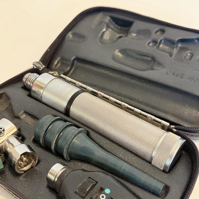 LOT 103F: Vintage Welch Allen Doctor’s Diagnostic Set