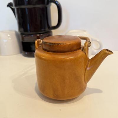 LOT 117F: Teapots & Cups w/ Steepers, Pfaltzgraff Tea Pot w/ Warmer